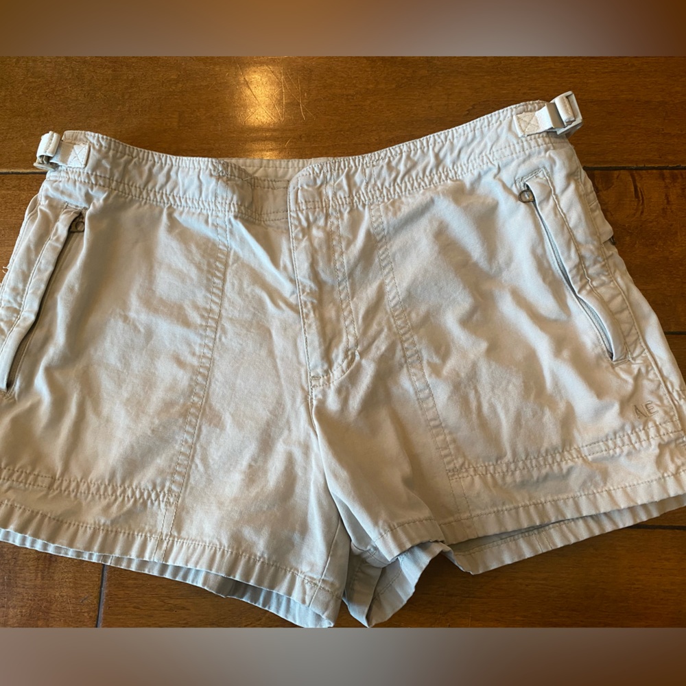 Vintage Y2K American Eagle Women's Khaki Gorpcore Shorts